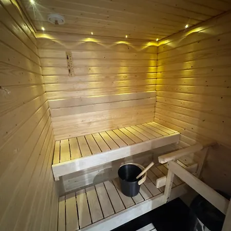 Lapland With Sauna, Free Wifi And Parking Next To The Railway Station 罗瓦涅米